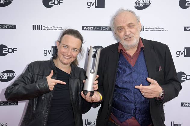 Kyra Steckeweh und Tim Beveren bei der Verleihung des Opus Klassik 2024 im Konzerthaus am Gendarmenmarkt. Berlin, 13.10.2024