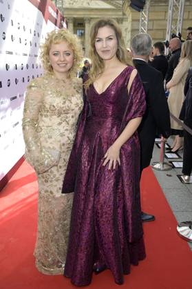 Anna Skryleva und Raffaela Lintl bei der Verleihung des Opus Klassik 2024 im Konzerthaus am Gendarmenmarkt. Berlin, 13.10.2024