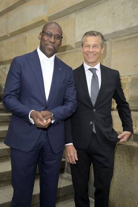 Joe Chialo und Frank Briegmann bei der Verleihung des Opus Klassik 2024 im Konzerthaus am Gendarmenmarkt. Berlin, 13.10.2024