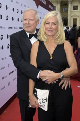 Axel Milberg mit Ehefrau Judith Milberg bei der Verleihung des Opus Klassik 2024 im Konzerthaus am Gendarmenmarkt. Berlin, 13.10.2024