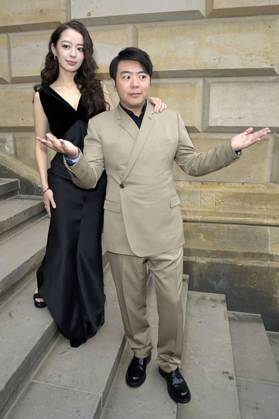 Gina Alice Redlinger und Lang Lang bei der Verleihung des Opus Klassik 2024 im Konzerthaus am Gendarmenmarkt. Berlin, 13.10.2024