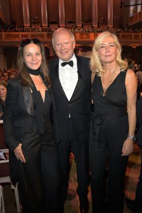 Jeanette Hain, Axel Milberg und Judith Milberg bei der Verleihung des Opus Klassik 2024 im Konzerthaus am Gendarmenmarkt. Berlin, 13.10.2024