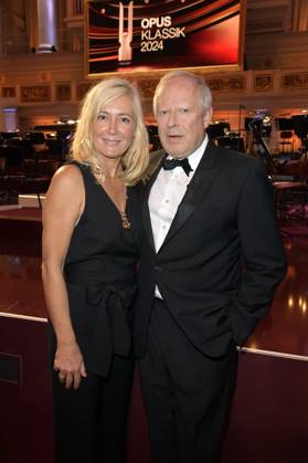 Axel Milberg mit Ehefrau Judith Milberg bei der Verleihung des Opus Klassik 2024 im Konzerthaus am Gendarmenmarkt. Berlin, 13.10.2024