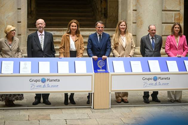 The Planeta Prize Jury holds a press conference one day before the celebration of the 73rd edition I D The director of Editorial Planeta and secretary of the Jury with vote, Belén López, the writer Juan Eslava Galán, the writer Carmen Posadas, the president of Grupo Planeta, José Creuheras, the writer Luz Gabás, the philologist José Manuel Blecua, and the Rector of the International University of Valencia, Eva Giner, before a press conference one day before the award ceremony, José Creuheras, writer Luz Gabás, philologist José Manuel Blecua, and the Rector of the International University of Valencia, Eva Giner, before a press conference one day before the presentation of the 73rd edition of the Planeta Prize at La Llotja de Mar, a 14 de oc  Copyright: xLorenaxSopÃªnax 6274570