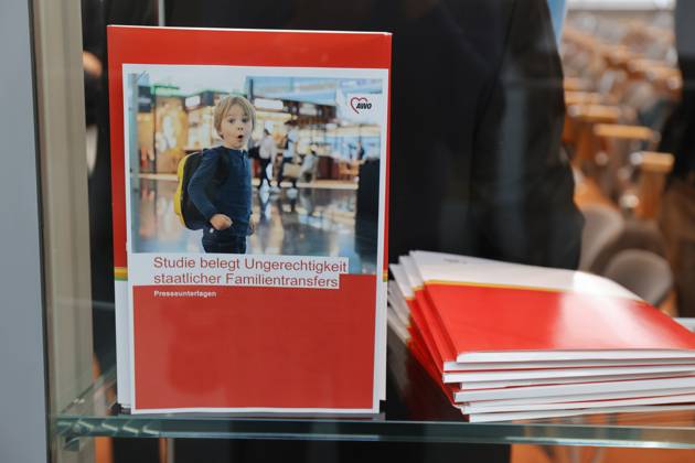 Deutschland, Berlin, Bundespressekonferenz, Thema: 19. Shell Jugendstudie 2024