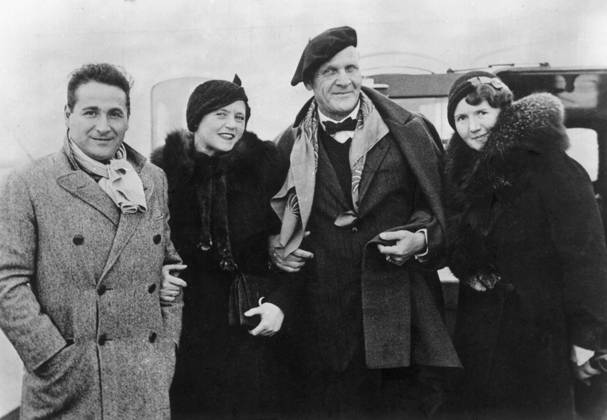 PHOTO DATE UNKNOWN Orig caption FOUR CELEBRITIES ON ONE BOAT Among the passengers on board the Bremen bound for the United States was noticed the above star quartet, f v Giacomo Lauri Volpi, Lotte Lehmann, Fedor Schaljapin and Karin Branzell Note K Branzell, 1891 1974, Swedish opera singer CD703 persons  Copyright: xx OPERA SINGERS ON THE WAY TO THE USA