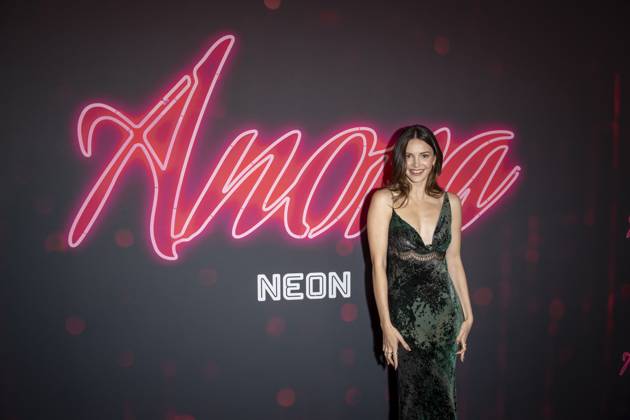 October 15, 2024, New York, United States: Ella Hunt attends the Anora New York premiere at Regal Times Square in New York City. New York United States - ZUMAs197 20241015_aaa_s197_325 Copyright: xRonxAdarx