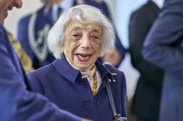 Margot Friedländer bei der Verleihung der Sonderstufe des Großkreuzes des Verdienstordens der Bundesrepublik Deutschland an Präsident Biden für dessen Einsatz für die deutsch-amerikanische Freundschaft und die transatlantische Partnerschaft im Schloss Bellevue. Berlin, 18.10.204