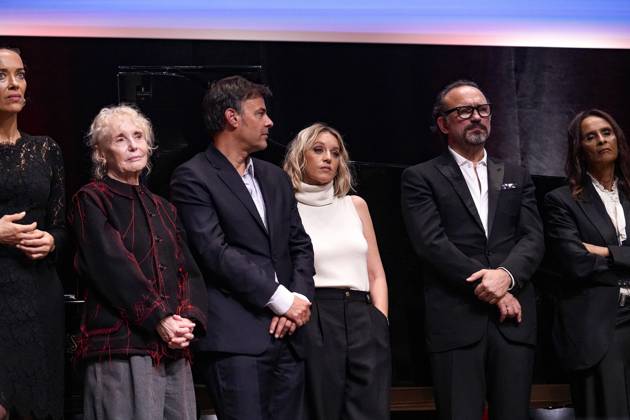 Coralie Fargeat, Claire Denis, F Ozon, Ludivine Saignier, Vincent Perez attend the Prix Lumière 2024 award ceremony at the Festival Lumière in Lyon on 18 10 2024 Photo Sandrine Thesillat Panoramic PEOPLE Price Lumiere Festival Lumiere 2024 Lyon 10 18 2024 SandrineThesillat Panoramic 