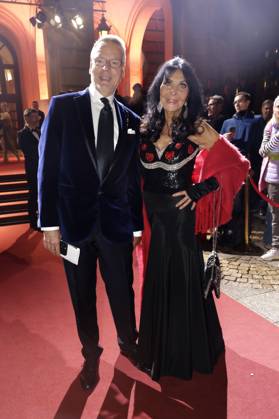 Dunja Rajter mit Ehemann Michael Eichler bei der 35. Verleihung des Hessischen Film- und Kinopreises 2024 in der Alten Oper. Frankfurt am Main, 18.10.2024