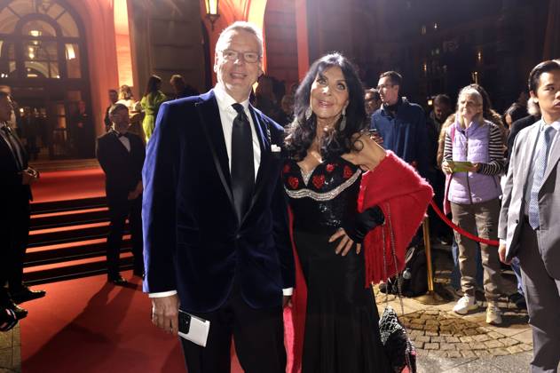 Dunja Rajter mit Ehemann Michael Eichler bei der 35. Verleihung des Hessischen Film- und Kinopreises 2024 in der Alten Oper. Frankfurt am Main, 18.10.2024
