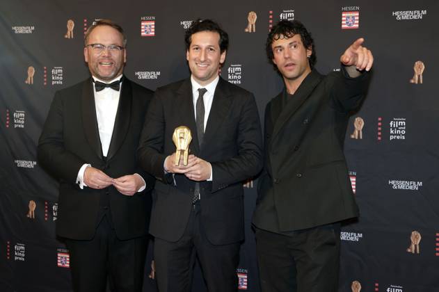 Timon Gremmels, David Hadda und Aaron Altaras bei der 35. Verleihung des Hessischen Film- und Kinopreises 2024 in der Alten Oper. Frankfurt am Main, 18.10.2024