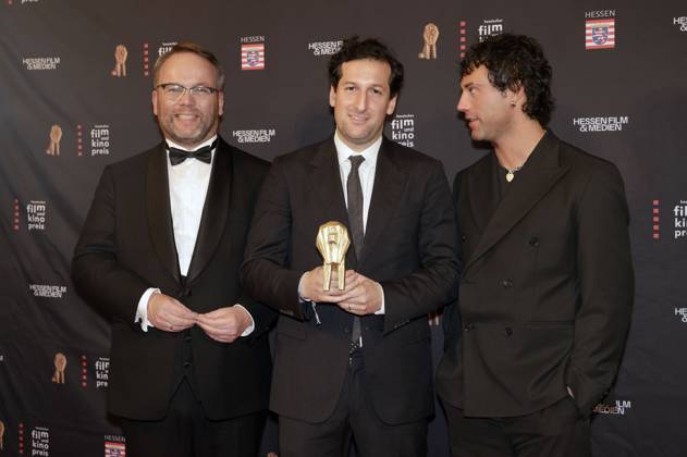 Timon Gremmels, David Hadda und Aaron Altaras bei der 35. Verleihung des Hessischen Film- und Kinopreises 2024 in der Alten Oper. Frankfurt am Main, 18.10.2024
