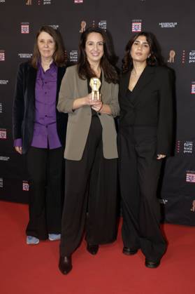 Entertainment Bilder des Tages Gast, Asli Özarslan und Fatma Aydemir bei der 35. Verleihung des Hessischen Film- und Kinopreises 2024 in der Alten Oper. Frankfurt am Main, 18.10.2024
