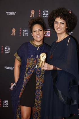 Baharak Abdolifard und Narges Kalhor bei der 35. Verleihung des Hessischen Film- und Kinopreises 2024 in der Alten Oper. Frankfurt am Main, 18.10.2024