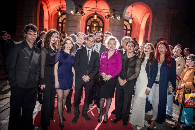 18.10.2024 xesx Frankfurt am Main, Alte Oper Der Hessische Film- und Kinopreis 2024 Cast der Serie Die Zweiflers u.a. Schauspielerin Deleila Piasko und Sunnyi Melles (Die Zweifler)