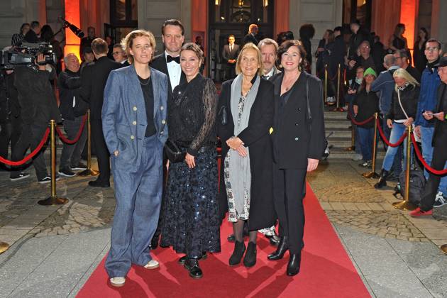 Hessischer Film- und Kinopreis 2024. Pia Strietmann , Ursula Strauss und der Cast von Herrhausen anläßlich der Verleihung des Hessischen Film- und Kinopreises am 18.10.2024 in der Alten Oper, Frankfurt Main. 20241018MWI010680