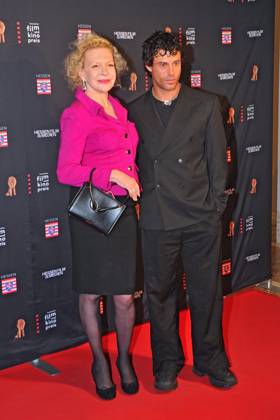 Hessischer Film- und Kinopreis 2024. Aaron Altaras und Sunnyi Melles anläßlich der Verleihung des Hessischen Film- und Kinopreises am 18.10.2024 in der Alten Oper, Frankfurt Main. 20241018MWI010828
