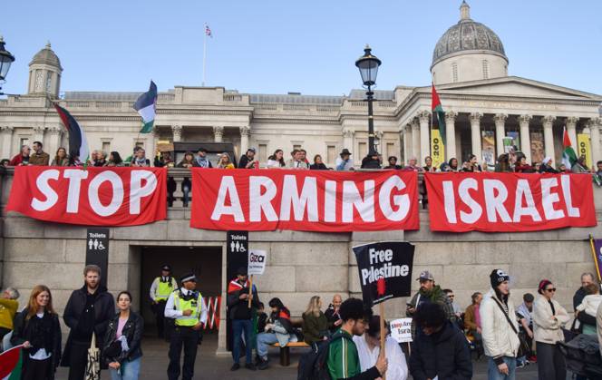 Bilder des Jahres 2024, News 10 Oktober News Themen der Woche KW42 News Bilder des Tages October 19, 2024, London, England, UK: Thousands of pro-Palestine protesters gather in Trafalgar Square calling for a ceasefire as Israel continues its attacks on Gaza. London UK - ZUMAv130 20241019_zip_v130_012 Copyright: xVukxValcicx