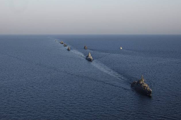Bilder des Jahres 2024, News 10 Oktober News Themen der Woche KW42 News Bilder des Tages October 20, 2024, Indian Ocean, Iran: Iran, Russia, and Oman have launched joint naval drills called IMEX 2024 in the Indian Ocean, aimed at enhancing regional security and promoting multilateral cooperation. The exercises involve active participation from these three nations, while Saudi Arabia, India, Thailand, Pakistan, Qatar, and Bangladesh are observing. The drills seek to strengthen military ties and ensure maritime security in a strategic part of the world. Indian Ocean Iran - ZUMAi98_ 20241020_zih_i98_001 Copyright: xIranianxArmyxOfficex