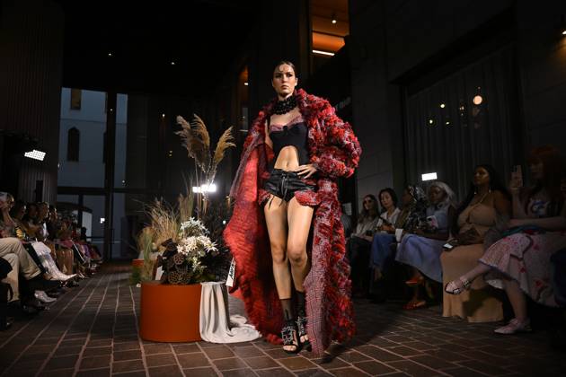 MELBOURNE FASHION WEEK PREVIEW, A model walks the runway during a Melbourne Fashion Week media preview in Melbourne, Monday, October 21, 2024. ( NO ARCHIVING, EDITORIAL USE ONLY, NO USE IN BOOKS WITHOUT CONSENT Melbourne Victoria Australia Copyright: xJAMESxROSSx 20241021152391952255