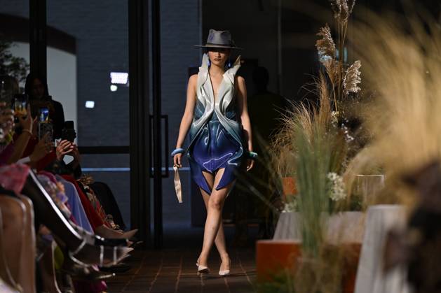 MELBOURNE FASHION WEEK PREVIEW, A model walks the runway during a Melbourne Fashion Week media preview in Melbourne, Monday, October 21, 2024. ( NO ARCHIVING, EDITORIAL USE ONLY, NO USE IN BOOKS WITHOUT CONSENT Melbourne Victoria Australia Copyright: xJAMESxROSSx 20241021187510588586