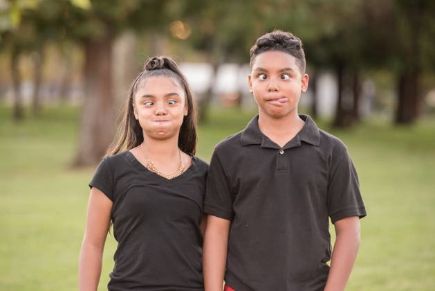 Brother and sister making silly faces San Francisco, California, United States CR_HOOX241016F-1518680-01 ,model released, Symbolfoto