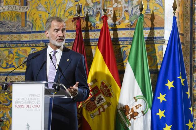 Entertainment Bilder des Tages Spanish King Felipe VI gives a speech after receiving the Honour Distintion of the Latinamerican Awards of the Golden Tower during an act held in Seville, Spain 21 October 2024. Spanish King Felipe VI receives the Honour Distintion of the Latinamerican Awards of the Golden Tower !ACHTUNG: NUR REDAKTIONELLE NUTZUNG!  Copyright: xRaulxCarox GRAFAND4007 20241021-55015001418_1