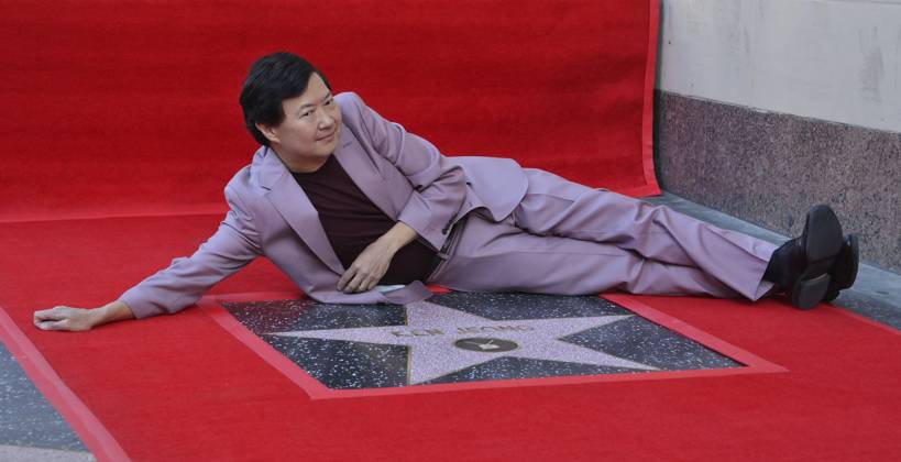 Bilder des Jahres 2024, Entertainment 10 Oktober Entertainment Themen der Woche KW43 Entertainment Bilder des Tages Actor Ken Jeong savors the moment during an unveiling ceremony honoring him with the 2,794th star on the Hollywood Walk of Fame in Los Angeles on Wednesday, October 23, 2024.  LAP2024102303 JIMxRUYMEN