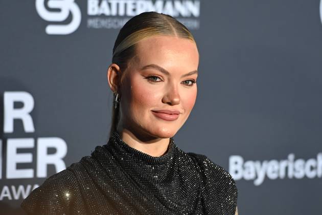 Entertainment Themen der Woche KW43 Cheyenne Ochsenknecht, Einzelbild,angeschnittenes Einzelmotiv,Portraet,Portrait,Porträt. Roter Teppich,Blauer Panther TV und Streaming Award 2024 am 23.10.2024 in der BMW Welt Muenchen.