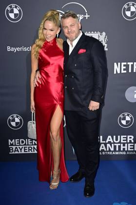 Marvin Kren mit Ehefrau Kirsten Hiller-Kren bei der Verleihung vom Blauer Panther - TV & Streaming Award 2024 in der BMW Welt. München, 23.10.2024