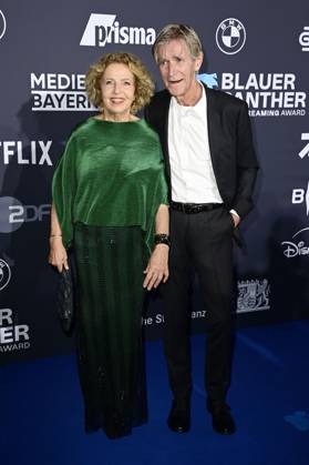 Michaela May mit Ehemann Bernd Schadewald bei der Verleihung vom Blauer Panther - TV & Streaming Award 2024 in der BMW Welt. München, 23.10.2024