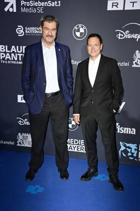 Markus Söder und Dieter Nuhr bei der Verleihung vom Blauer Panther - TV & Streaming Award 2024 in der BMW Welt. München, 23.10.2024