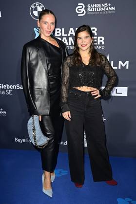 Cheyenne Pahde und Annika Preil bei der Verleihung vom Blauer Panther - TV & Streaming Award 2024 in der BMW Welt. München, 23.10.2024