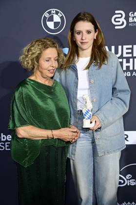 Michaela May und Katharina Stark bei der Verleihung vom Blauer Panther - TV & Streaming Award 2024 in der BMW Welt. München, 23.10.2024