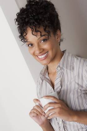 Portrait of smiling businesswoman holding mug , 10.01.2011, model released, TTBB_ti5401068.jpg, Portrait, Businesswoman, Mug, Toothy Smile, Tilt, Attractive, Confidence, One Person, Young Woman, Curly Hair, Success, Office, Vertical, Indoors, Day, Holding, Well-Dressed, Business, Happiness, 25-29 Years, Front View, Head And Shoulders, Looking At Camera, Black Hair Copyright: xFisherxLitwinx
