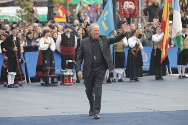 Arrivals at the 2024 Princess of Asturias Awards Ceremony in Oviedo The singer-songwriter Joan Manuel Serrat, 2024 Princess of Asturias Award for the Arts, on his arrival at the Campoamor Theater to attend the 2024 Princess of Asturias Awards Ceremony, on October 25, 2024, in Oviedo, Asturias Spain The Princess of Asturias Foundation celebrates today the annual Princess of Asturias Awards, The objectives of the Foundation are to contribute to the exaltation and promotion of scientific, cultural and humanistic values that are universal heritage, through eight categories of awards 25 OCTOBER 2024 PRINCESS OF ASTURIAS KINGS PRINCESS INFANTA PRIZES ASTURIES ASTURIAS CAMPOAMOR PRIZE AWARDS ARRIVALS Oviedo Asturias Oviedo Asturias Asturias Espan  Copyright: xJorgexPeteirox 6301611