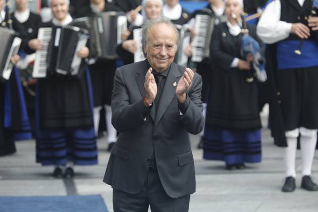 Arrivals at the 2024 Princess of Asturias Awards Ceremony in Oviedo The singer-songwriter Joan Manuel Serrat, 2024 Princess of Asturias Award for the Arts, on his arrival at the Campoamor Theater to attend the 2024 Princess of Asturias Awards Ceremony, on October 25, 2024, in Oviedo, Asturias Spain The Princess of Asturias Foundation celebrates today the annual Princess of Asturias Awards, The objectives of the Foundation are to contribute to the exaltation and promotion of scientific, cultural and humanistic values that are universal heritage, through eight categories of awards 25 OCTOBER 2024 PRINCESS OF ASTURIAS KINGS PRINCESS INFANTA PRIZES ASTURIES ASTURIAS CAMPOAMOR PRIZE AWARDS ARRIVALS Oviedo Asturias Oviedo Asturias Asturias Espan  Copyright: xJorgexPeteirox 6301613
