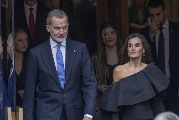 Arrivals at the 2024 Princess of Asturias Awards Ceremony in Oviedo King Felipe and Queen Letizia leaving the Reconquista Hotel to go to the Campoamor Theater before the 2024 Princess of Asturias Awards Ceremony, on October 25, 2024, in Oviedo, Asturias Spain The Princess of Asturias Foundation celebrates today the Princess of Asturias Awards, which are presented annually at a solemn academic ceremony in Oviedo, The objectives of the Foundation are to contribute to the exaltation and promotion of scientific, cultural and humanistic values that are universal heritage, through eight categories of awards FAMOSOSOS HOTEL RECONQUISTA PREMIOS PRINCESA DE ASTURIAS José Oviedo Asturias Oviedo Asturias Oviedo Asturias Espana  Copyright: xJosÃ xRuizx 6301688