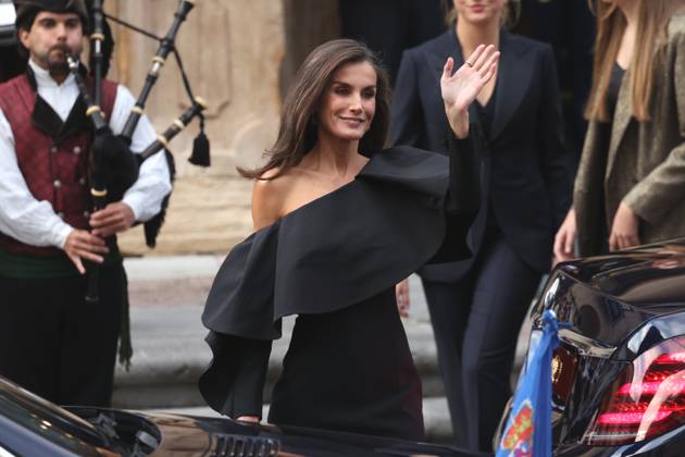Entertainment Bilder des Tages Arrivals at the 2024 Princess of Asturias Awards Ceremony in Oviedo Queen Letizia leaving the Reconquista Hotel to go to the Campoamor Theater before the 2024 Princess of Asturias Awards Ceremony, on October 25, 2024, in Oviedo, Asturias Spain The Princess of Asturias Foundation celebrates today the Princess of Asturias Awards, which are presented annually at a solemn academic ceremony in Oviedo, The objectives of the Foundation are to contribute to the exaltation and promotion of scientific, cultural and humanistic values that are universal heritage, through eight categories of awards FAMOSOSOS HOTEL RECONQUISTA PREMIOS PRINCESA DE ASTURIAS José Oviedo Asturias Oviedo Asturias Oviedo Asturias Espana  Copyright: xJosÃ xRuizx 6301747