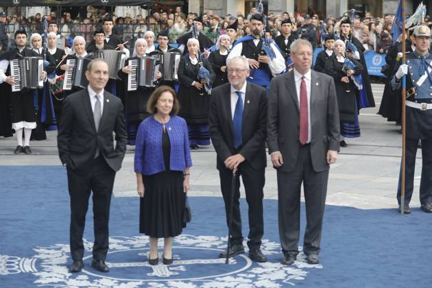 Arrivals at the 2024 Princess of Asturias Awards Ceremony in Oviedo The creators of Ozempic, Daniel J Drucker, Jeffrey M Friedman, Joel F Habener, Jens Juul Holst and Svetlana Mojsov, 2024 Princess of Asturias Award for Technical and Scientific Research, on their arrival at the Campoamor Theater to attend the 2024 Princess of Asturias Awards Ceremony, on October 25, 2024, in Oviedo, Asturias Spain The Princess of Asturias Foundation celebrates today the Princess of Asturias Awards, which are presented annually at a solemn ceremony in Oviedo, Asturias Spain, The objectives of the Foundation are to contribute to the exaltation and promotion of scientific, cultural and humanistic values that are universal heritage, through eight categories of Copyright: xJorgexPeteirox 6301748