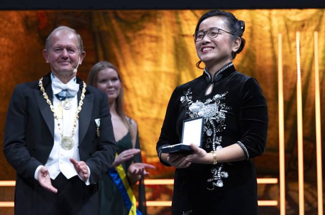 STOCKHOLM, SWEDEN 20241025 Xiaodong Zoo, Professor of Structural Chemistry, receives the 2024 Gold Medal at the Academy of Engineering Sciences IVA ceremony at Stockholm City Hall on Friday STOCKHOLM SWEDEN x10040x  Copyright: xAndersxWiklund TTx IVAS HÖGTIDSSAMMANKOMST 2024 f8zHJXuiKZA