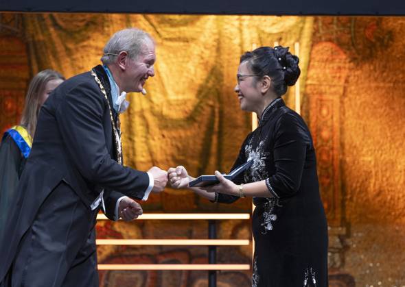 STOCKHOLM, SWEDEN 20241025 Xiaodong Zoo, Professor of Structural Chemistry, receives the 2024 Gold Medal at the Academy of Engineering Sciences IVA ceremony at Stockholm City Hall on Friday STOCKHOLM SWEDEN x10040x  Copyright: xAndersxWiklund TTx IVAS HÖGTIDSSAMMANKOMST 2024 Ek-YtG_CH2Y