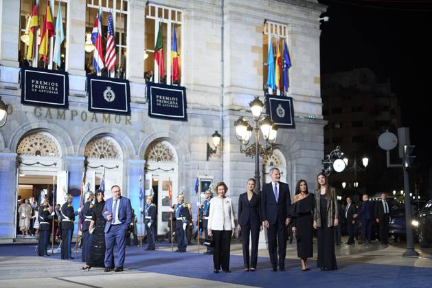 25-10-2024 Gala Princess Leonor and Queen Letizia and King Felipe and Princess Sofia and Queen Sofia during the 2024 Princess of Asturias awards ceremony at the Campoamor theater in Oviedo. The Princess of Asturias Awards are presented annually to individuals or organizations from around the world for their achievements in science, arts, literature, humanities, and sports. No Spain Â  Copyright: xPPEx