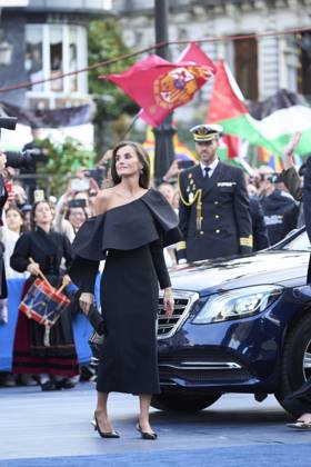 Princesa de Asturias Awards 2024 - Arrival to Ceremony Queen Letizia of Spain arrival at Campoamor Theatre for the Ceremony during Princess of Asturias Awards 2024 on October 25, 2024 in Oviedo, Spain Photo by IMAGO MPG Oviedo Campoamor Theatre Asturias Spain  Copyright: xMPGx
