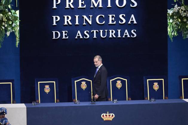 Princesa de Asturias Awards 2024 - Ceremony Gala King Felipe VI of Spain attends Ceremony Gala during Princess of Asturias Awards 2024 at Campoamor Theatre on October 25, 2024 in Oviedo, Spain Photo by IMAGO MPG Oviedo Campoamor Theatre Asturias Spain  Copyright: xMPGx