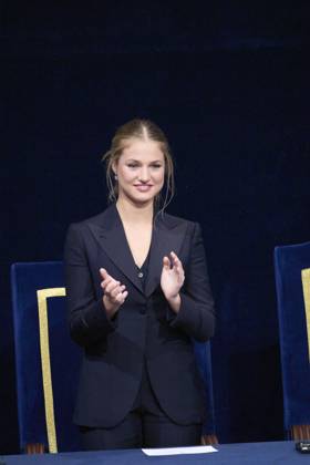 Princesa de Asturias Awards 2024 - Ceremony Gala Crown Princess Leonor attends Ceremony Gala during Princess of Asturias Awards 2024 at Campoamor Theatre on October 25, 2024 in Oviedo, Spain Photo by IMAGO MPG Oviedo Campoamor Theatre Asturias Spain  Copyright: xMPGx