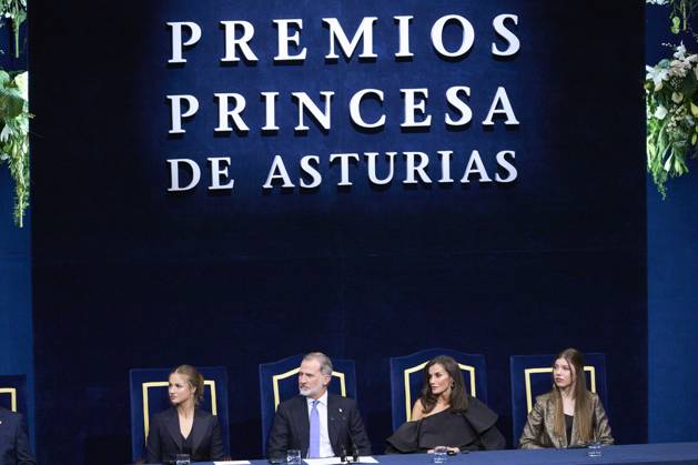 Princesa de Asturias Awards 2024 - Ceremony Gala King Felipe VI of Spain, Queen Letizia of Spain, Crown Princess Leonor, Princess Sofia attends Ceremony Gala during Princess of Asturias Awards 2024 at Campoamor Theatre on October 25, 2024 in Oviedo, Spain Photo by IMAGO MPG Oviedo Campoamor Theatre Asturias Spain  Copyright: xMPGx