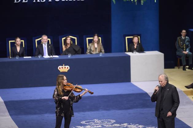 Princesa de Asturias Awards 2024 - Ceremony Gala King Felipe VI of Spain, Queen Letizia of Spain, Crown Princess Leonor, Princess Sofia, Joan Manuel Serrat, Princess of Asturias Award 2024 for Arts attends Ceremony Gala during Princess of Asturias Awards 2024 at Campoamor Theatre on October 25, 2024 in Oviedo, Spain Photo by IMAGO MPG Oviedo Campoamor Theatre Asturias Spain  Copyright: xMPGx