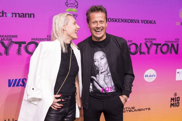 Polyton, Preisverleihung in den Atelier Gardens, Berlin, 23.10.2024 Franziska Hippe und Roman Knizka auf dem Roten Teppich vor der Preisverleihung des Polyton 2024 in den Berliner Atelier Gardens am 23.10.2024. Die Auszeichnung findet seit 2023 statt und ist ein Nachfolger des Musikpreises Echo. Berlin Atelier Gardens Copyright: xBenxKriemannx
